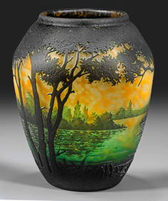 Ziervase mit "Paysage lacustre"-Dekor von Daum Frères (1 of 1)