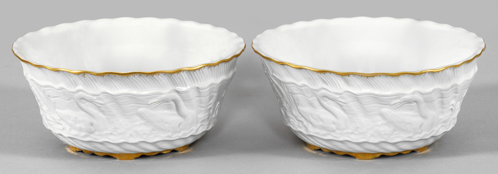 Paar Servierschalen mit Schwanenservice-Dekor (1 of 1)