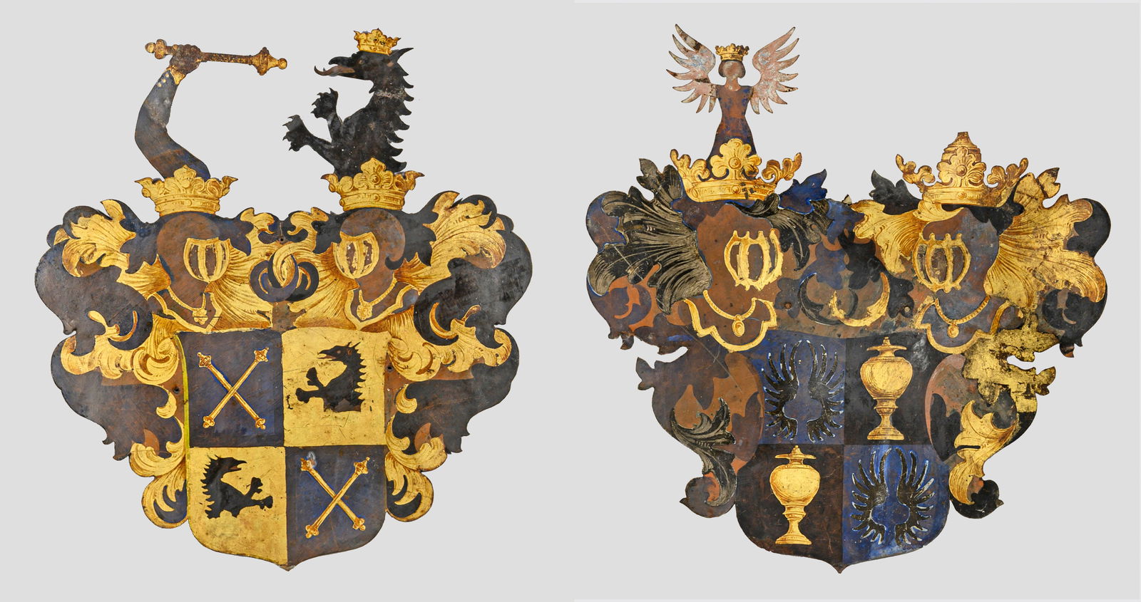 Zwei Wappen als Wanddekorationen (1 of 1)