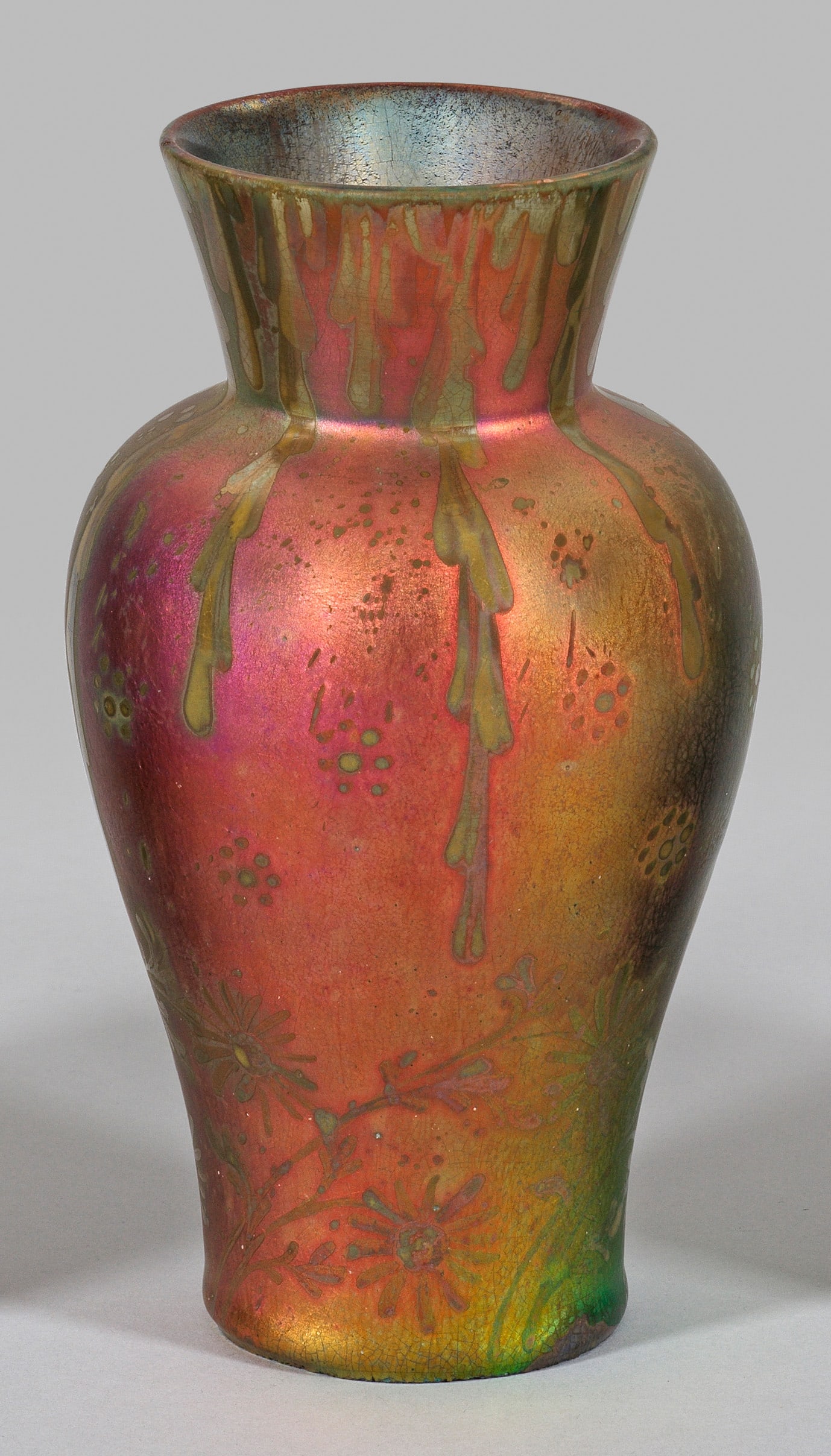 Jugendstil-Ziervase: Balusterform. Steinzeug, unterhalb floraler Lüsterdekor, oberhalb vom Hals und der Schulter herablaufende Lüstertropfen. Undeutl. gem.; H. 16 cm. A French Clément Massier or Delphin Massier stonewa