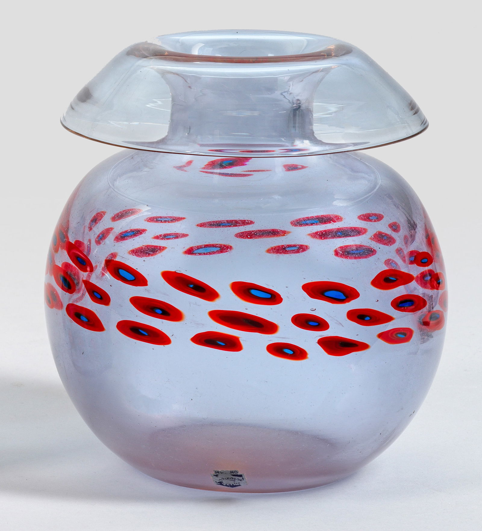 Vase von Vetreria Gino Cenedese: Grünes Glas mit Murrine Band Dekoration in Rot, Blau und teilw. Gelb. Entw. Antonio da Ros, um 1968. Firmenetikett. H. 18,5 cm. Provenienz: Nachlassauflösung einer süddeutschen Privatsammlung - Tei