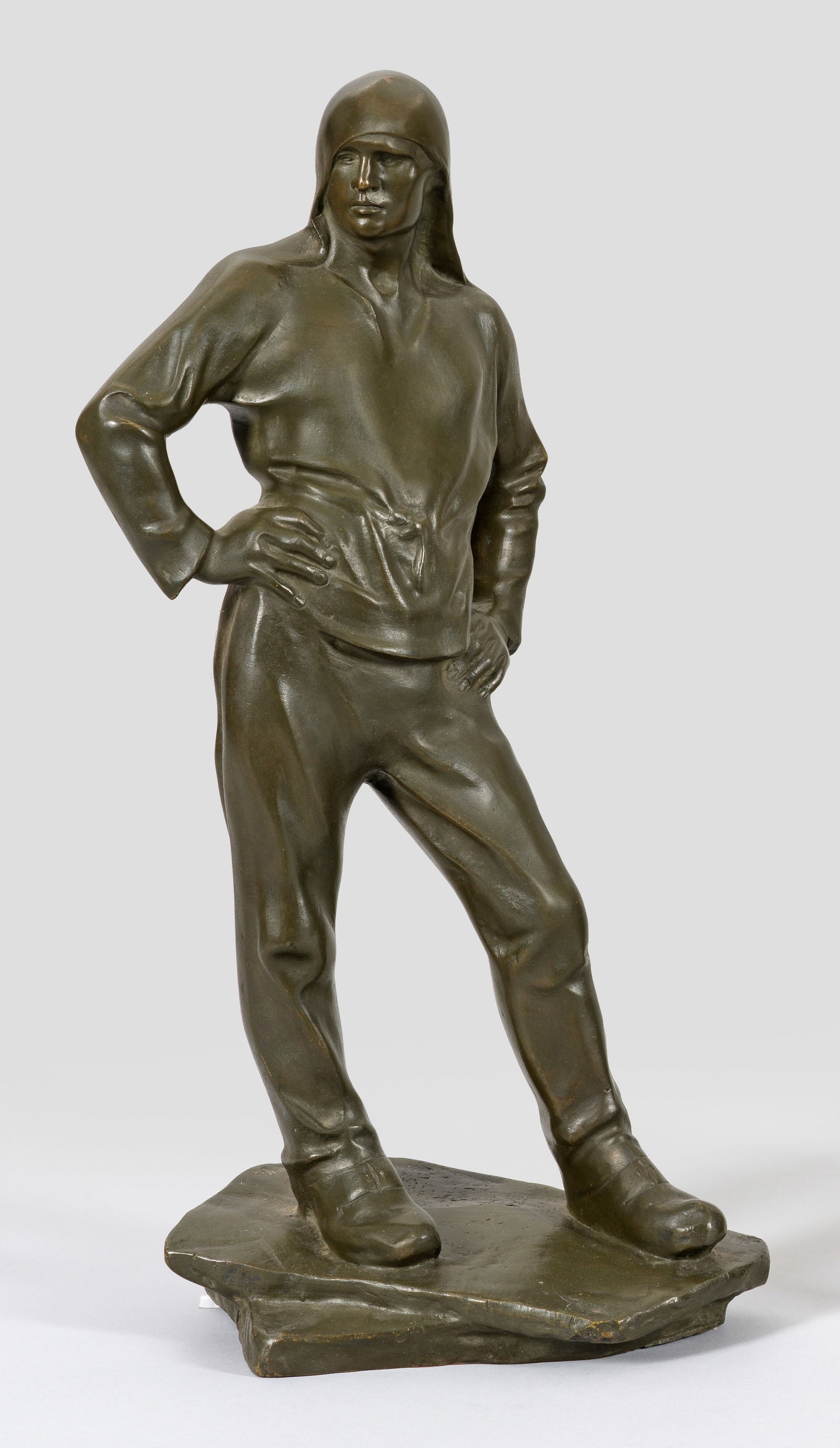 Constantin Meunier: (1831 Etterbeck - 1905 Ixelles) "Le débardeur du port d'Anvers". Originaltitel Bronze, olivfarben patiniert, nach 1893. Vollplastische, in moderner Weise stilisierte, archetypische Darstellung eines