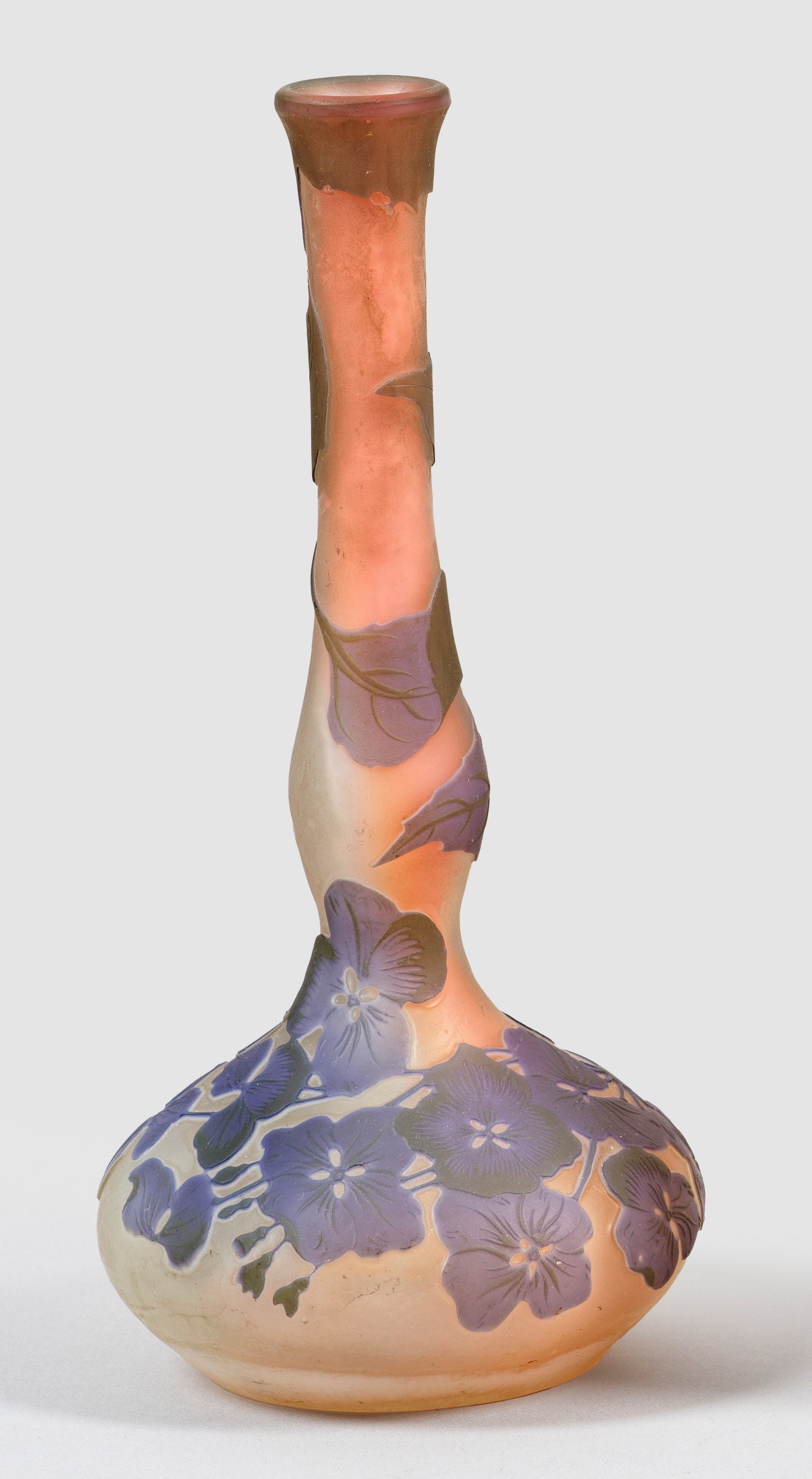 Solifleur-Vase mit Clematis-Dekor von Emile Gallé (1 of 1)