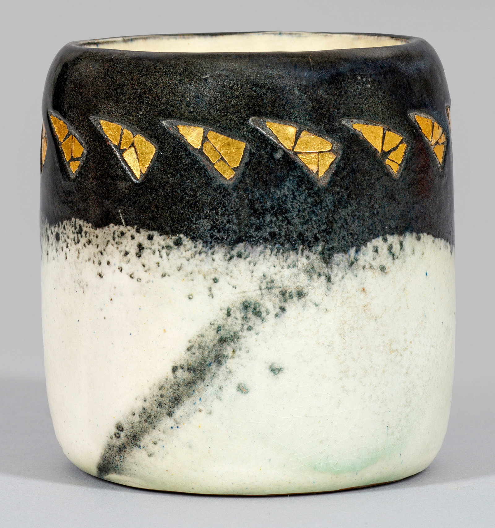 Seltener Topf mit Goldmosaik-Dekor (1 of 1)