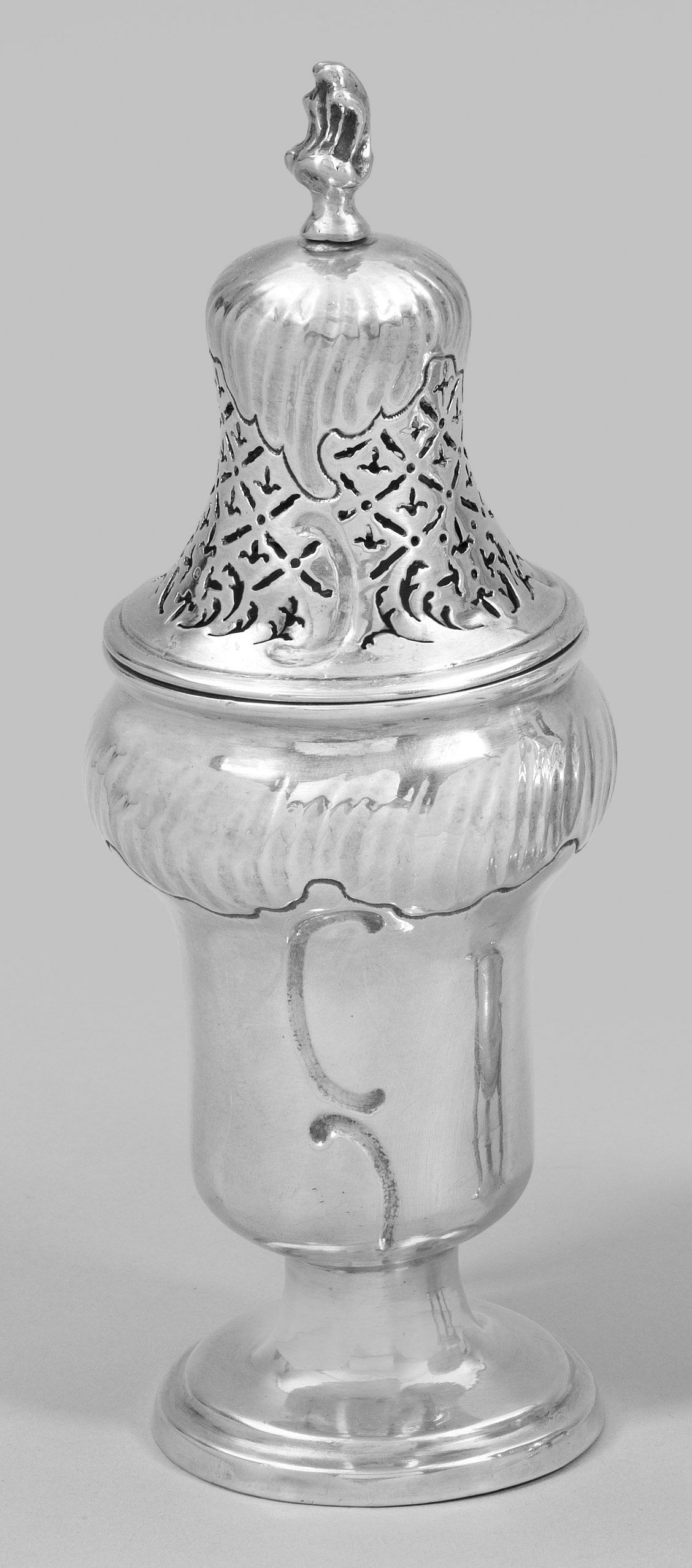 Rokoko-Zuckerstreuer (1 of 1)