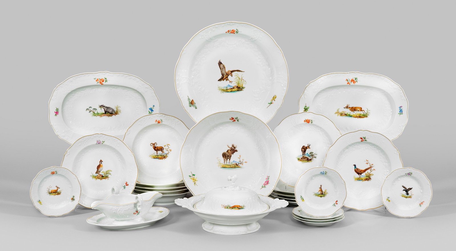 Feines Speiseservice mit jagdlichem Tierdekor (1 of 1)