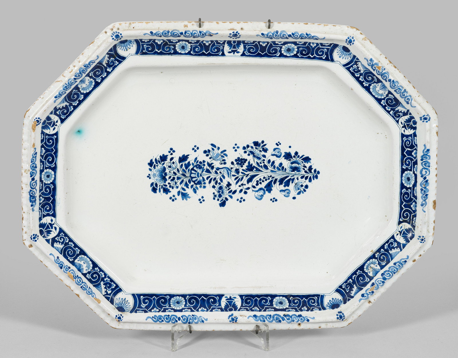 Große Anbietplatte mit Lambrequin-Dekor (1 of 1)