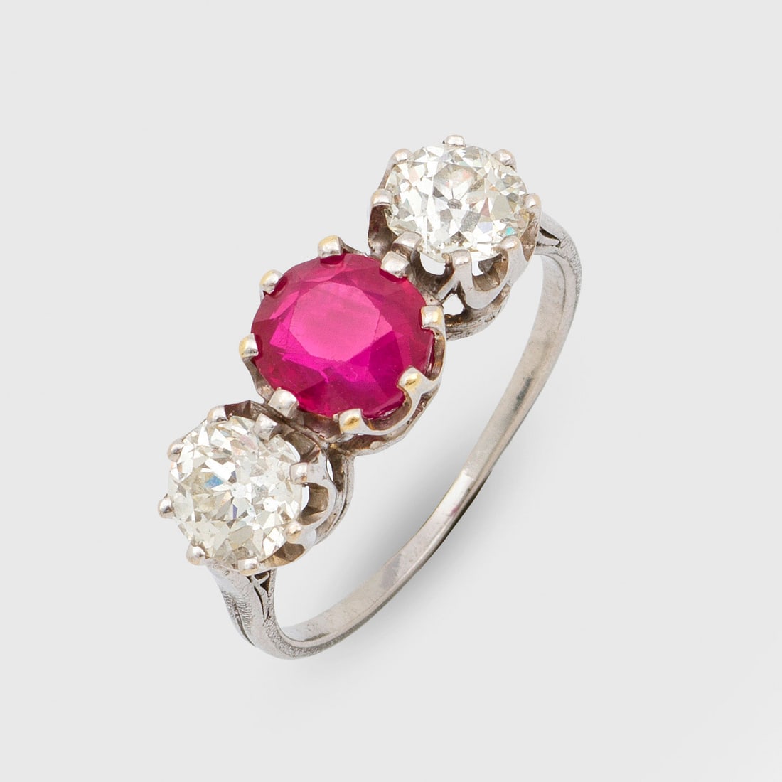 Jugendstil-Ring mit Rubin und Diamanten (1 of 1)