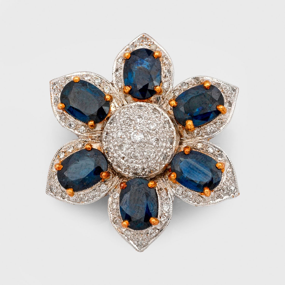 Charmante Blütenbrosche mit Saphiren (1 of 1)