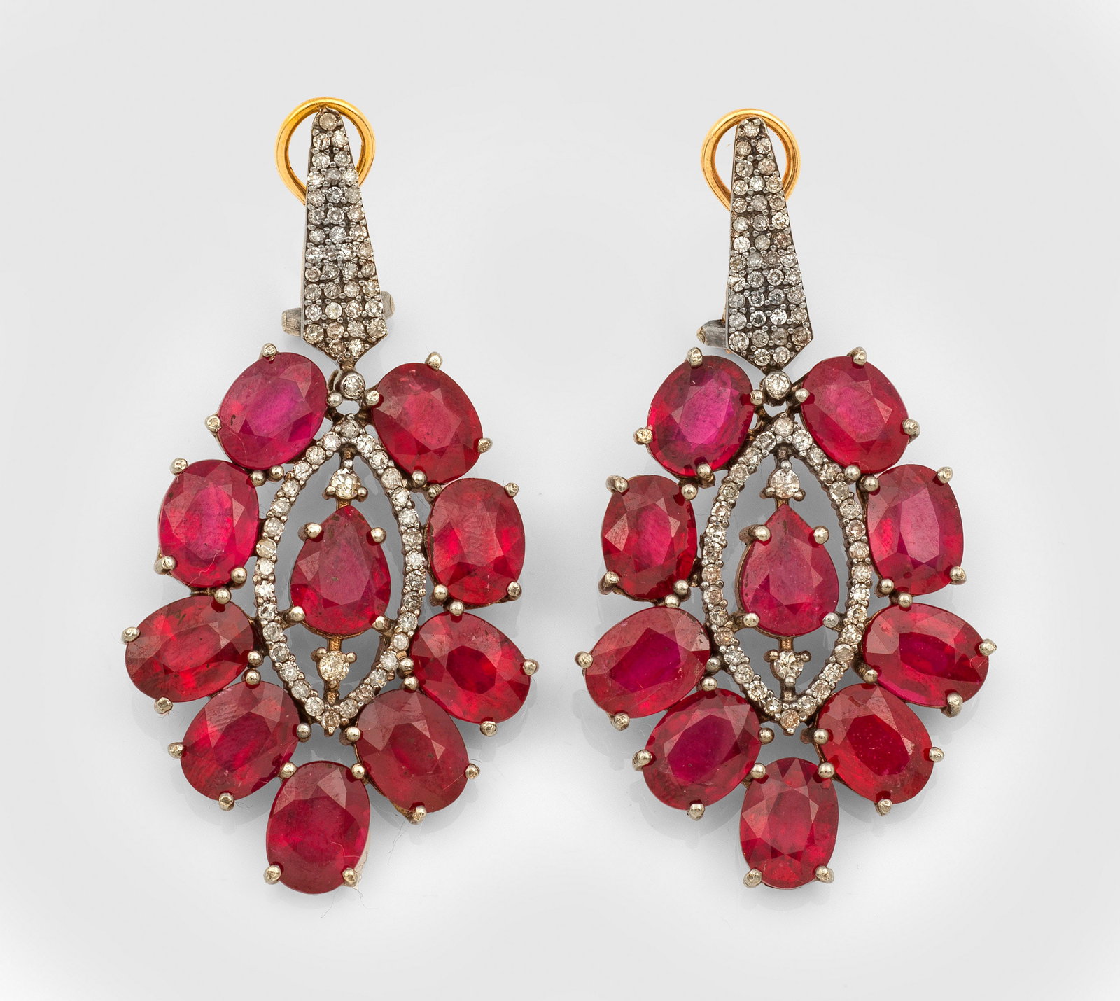Paar dekorative Rubin-Diamant-Ohrgehänge (1 of 1)