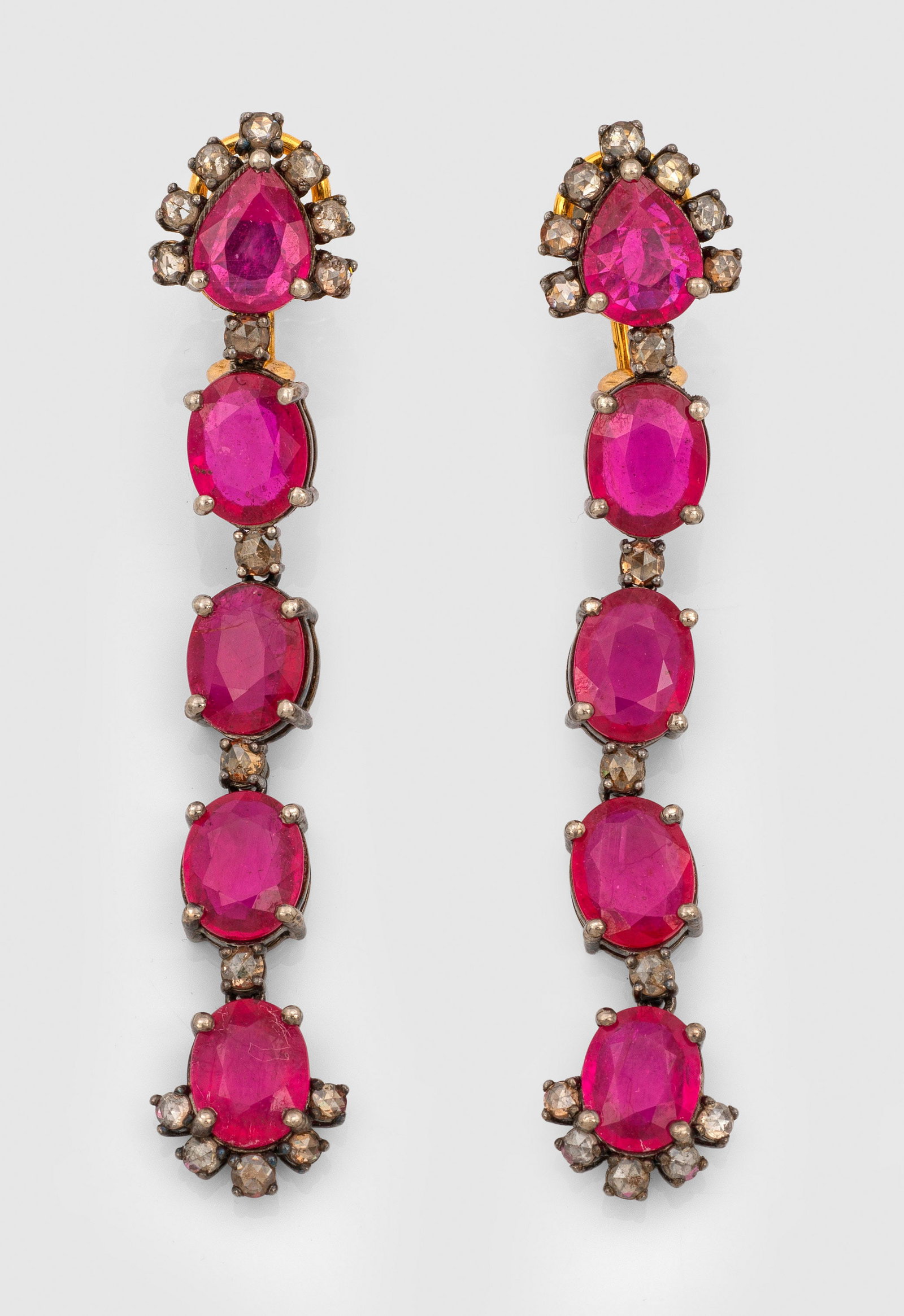 Paar extravagante Rubin-Ohrgehänge (1 of 1)