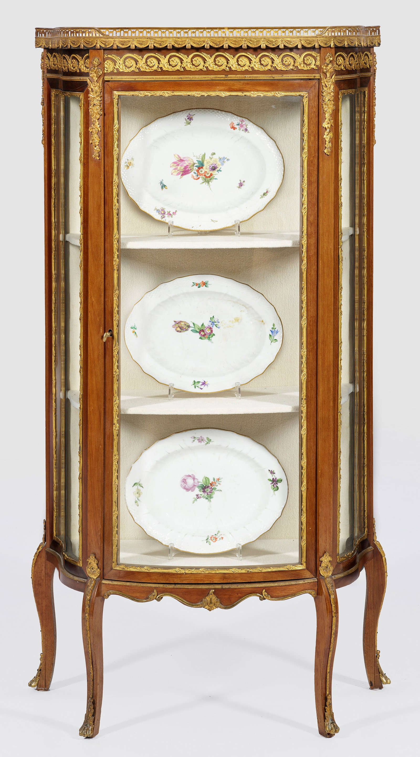 Louis XVI-Salonvitrine (1 of 1)