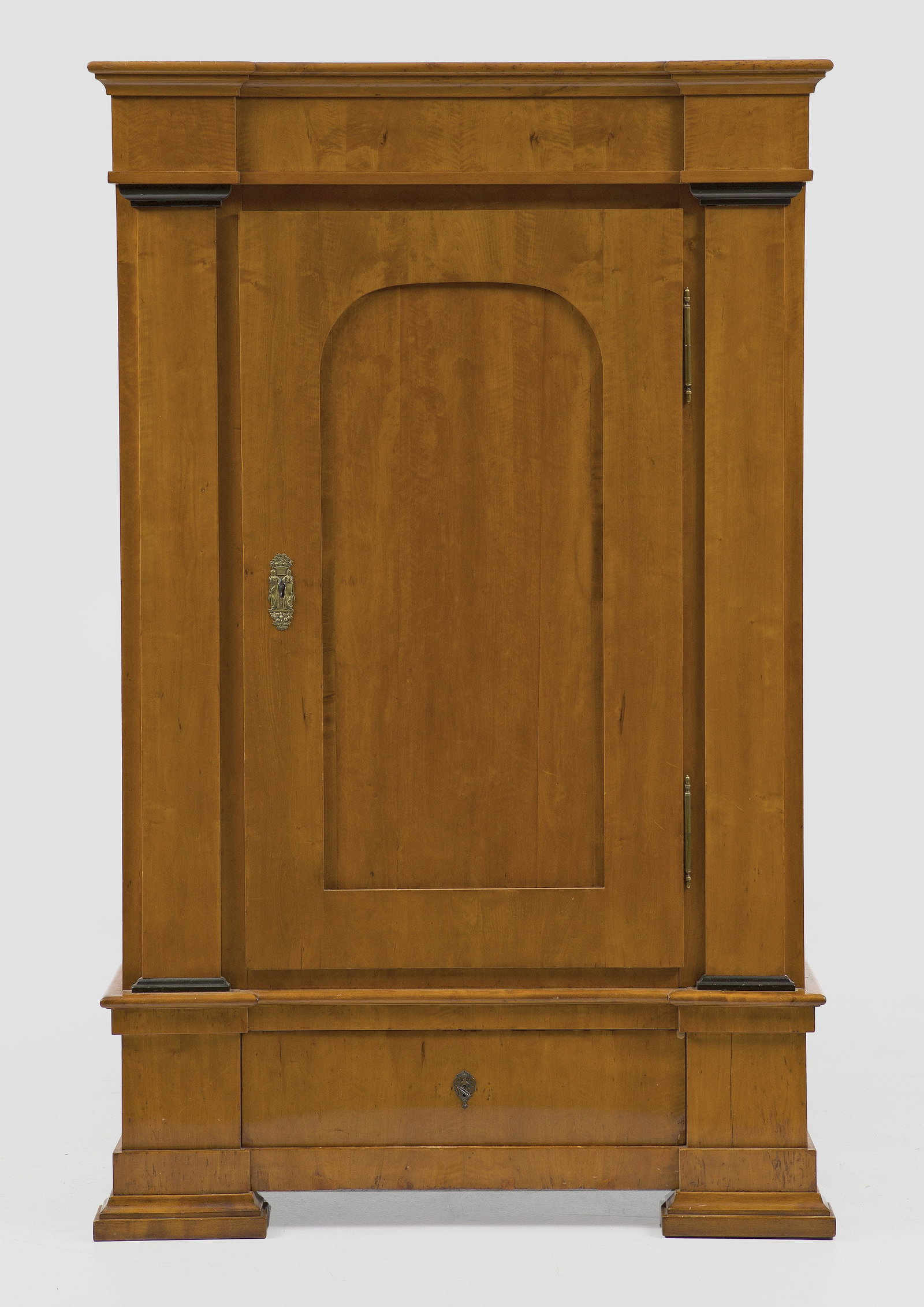Biedermeier-Kleiderschrank (1 of 1)