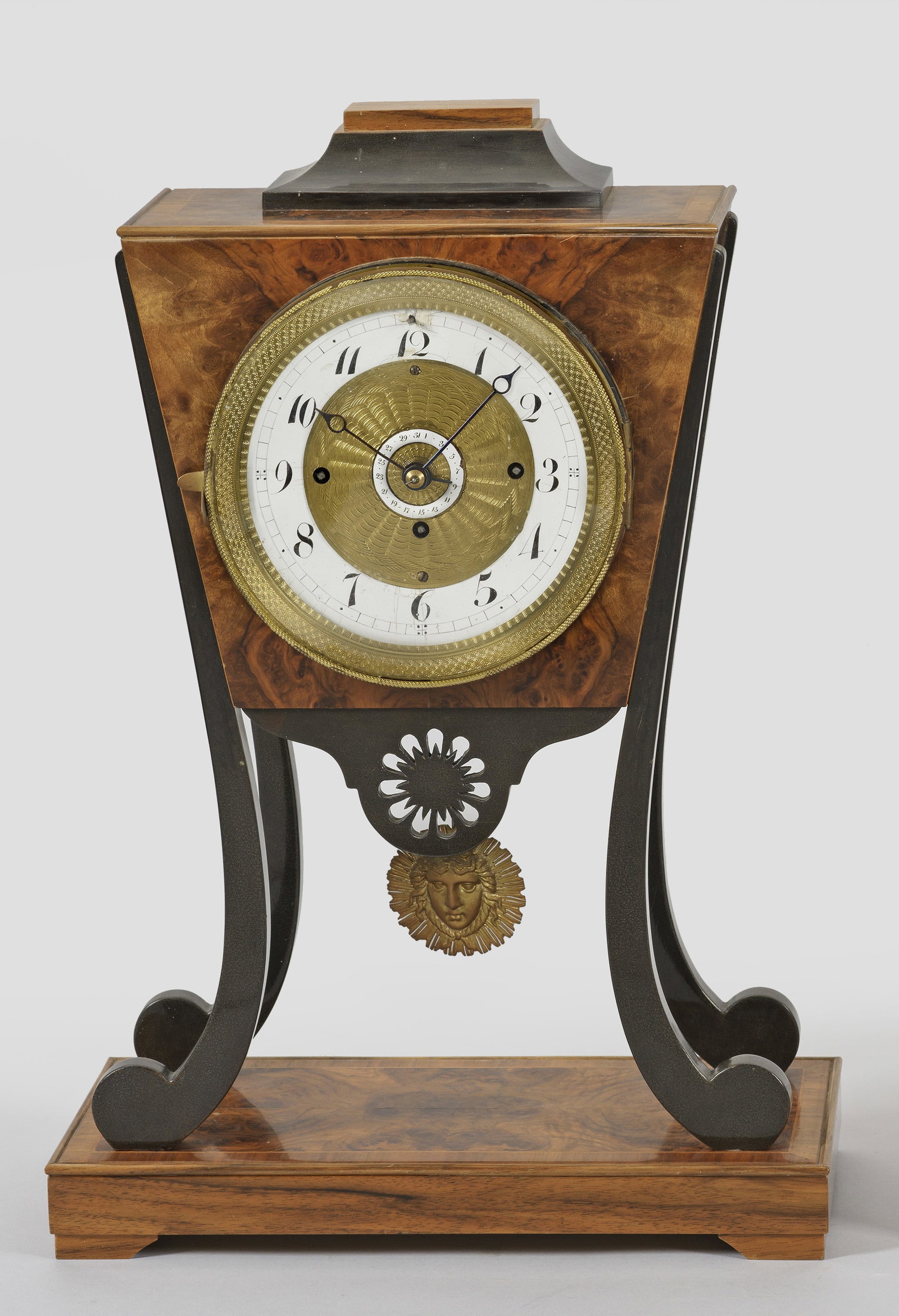 Kommodenuhr im Biedermeier-Stil (1 of 1)