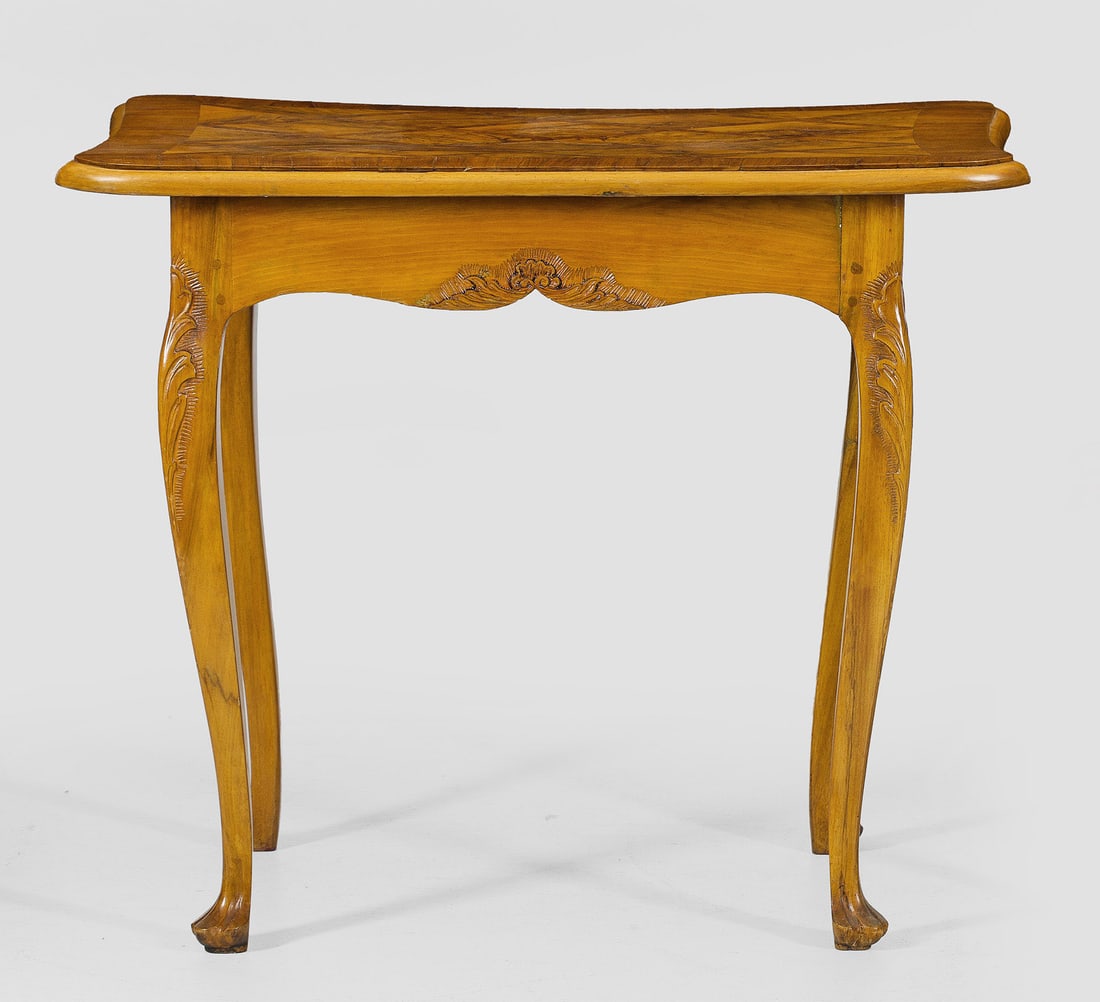 Kleiner Rokoko-Tisch (1 of 1)