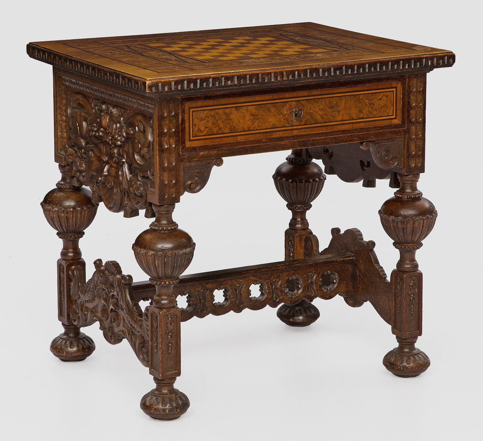 Historismus-Schachtisch (1 of 1)