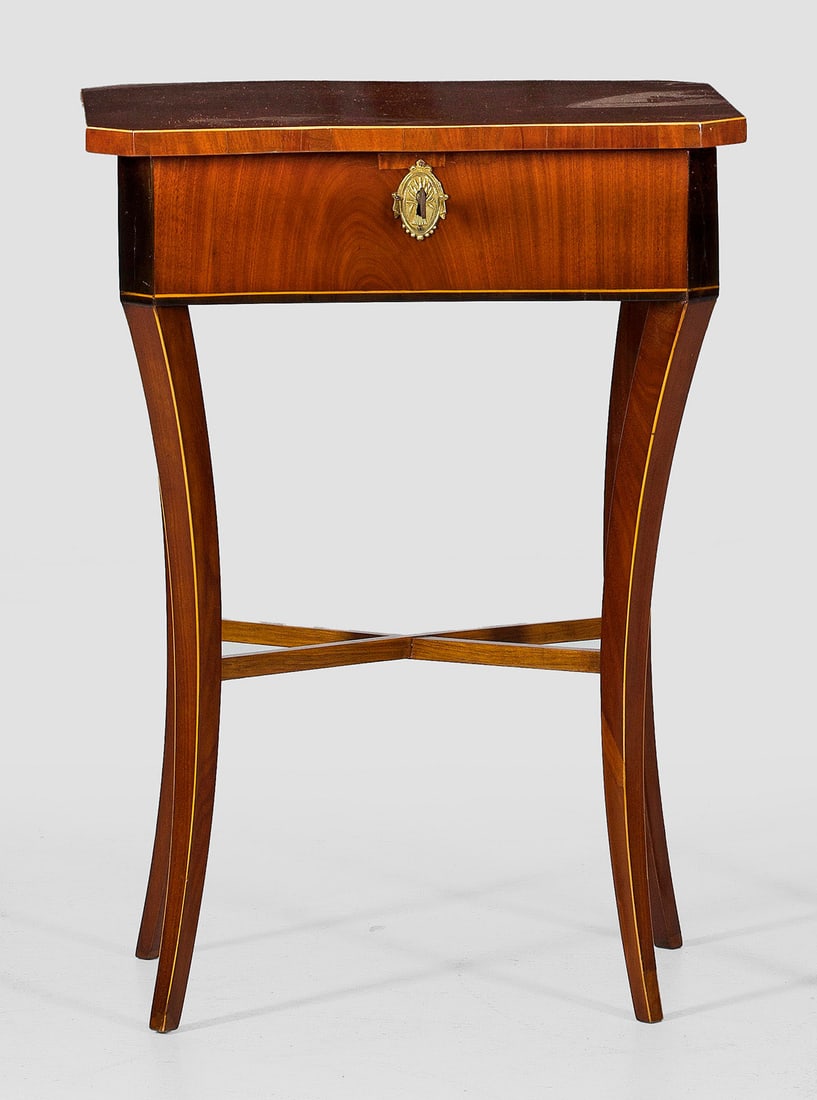 Biedermeier-Beistelltisch (1 of 1)