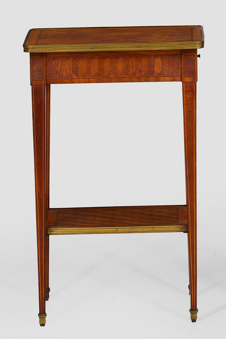 Beistelltisch im Louis XVI-Stil (1 of 1)