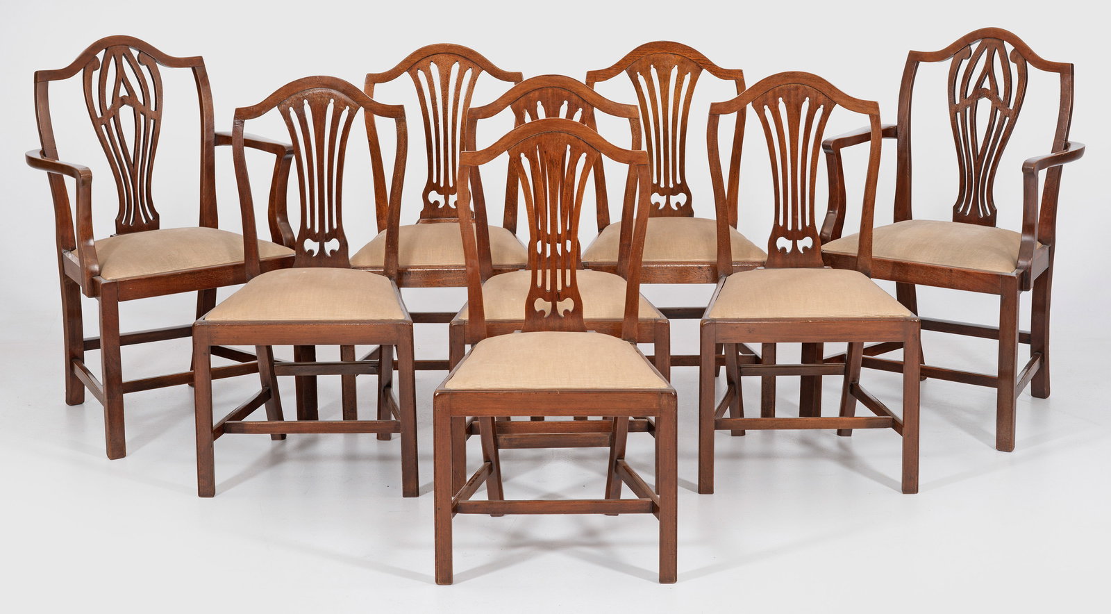 Stuhlgruppe im Hepplewhite-Stil (1 of 1)