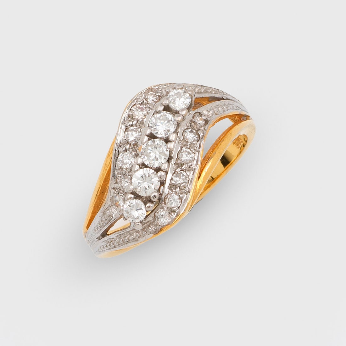 Dekorativer Brillantring (1 of 1)