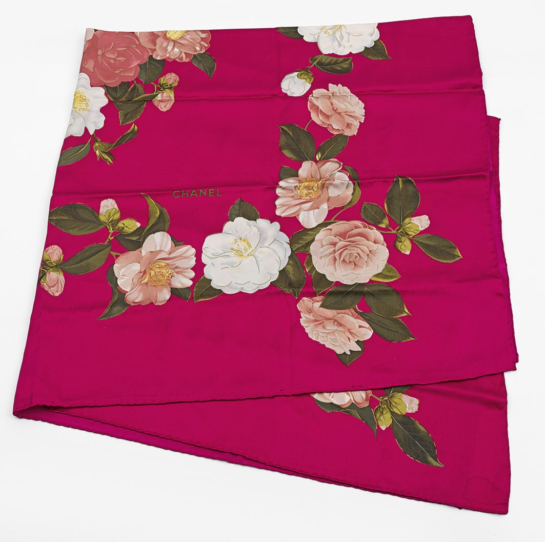 Großes Vintage-Seidentuch von CHANEL (1 of 1)