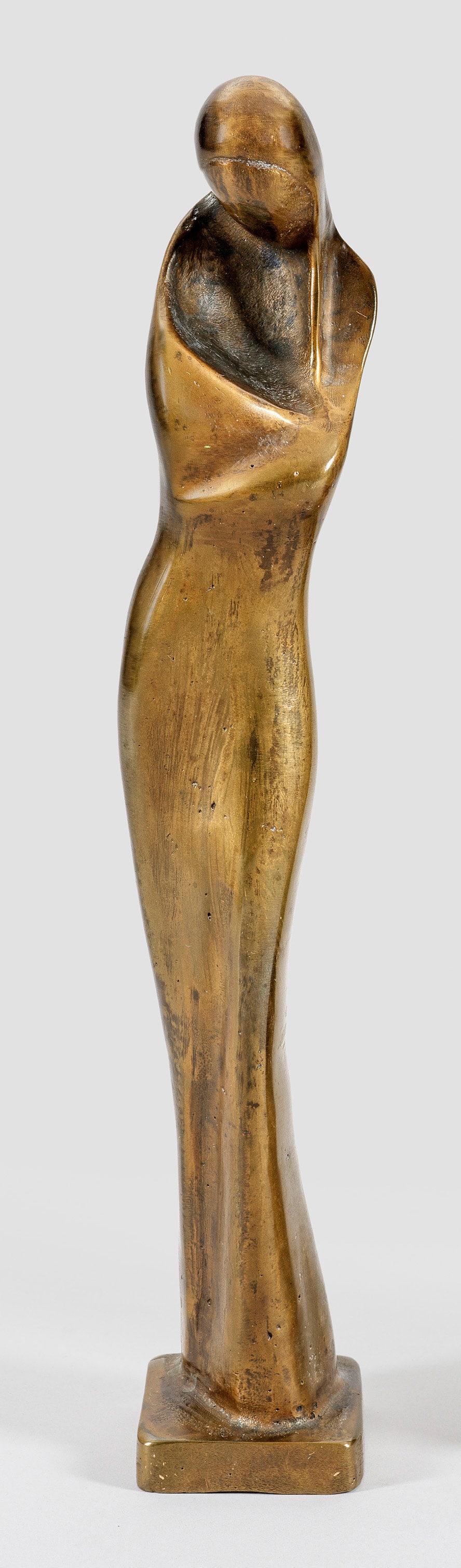 Monogrammist "G": (Deutscher Bildhauer der Moderne. Tätig 2. Hälfte 20. Jh.) Weibliche Statuette Bronze, in Brauntönen patiniert. An der hinteren Plinthenkante sign. mit Monogramm "G" im erhabenen Relief. Auf einer