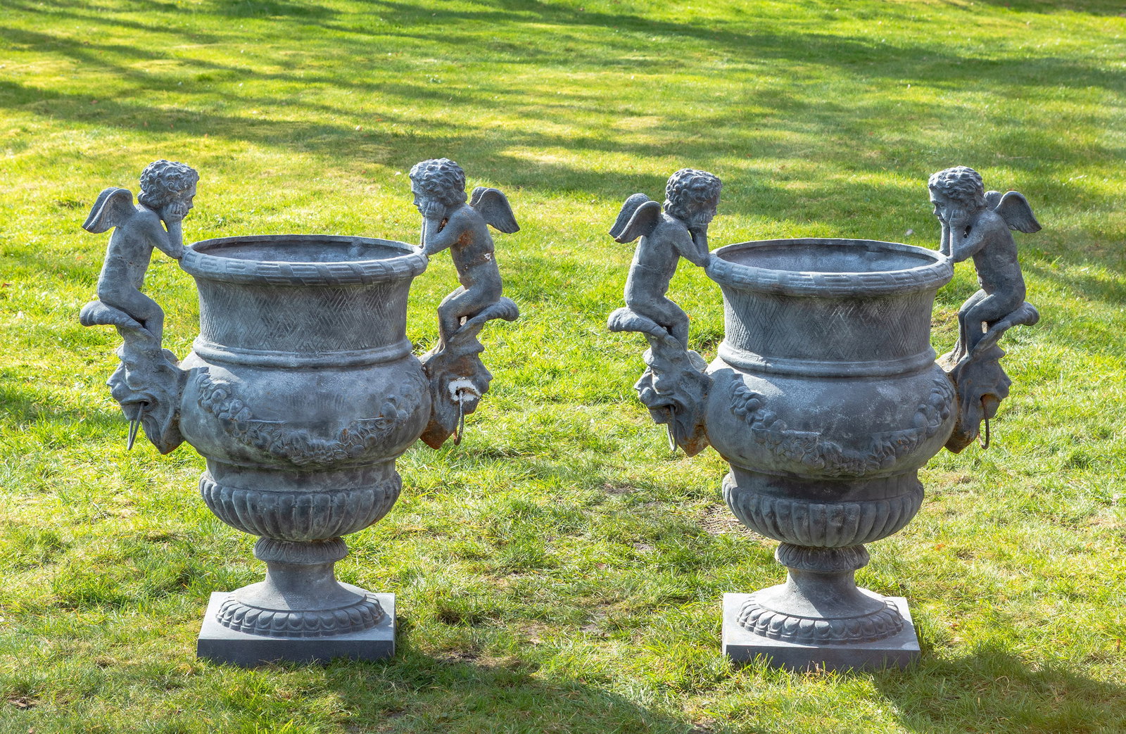 Paar große repräsentative Parkvasen (1 of 1)