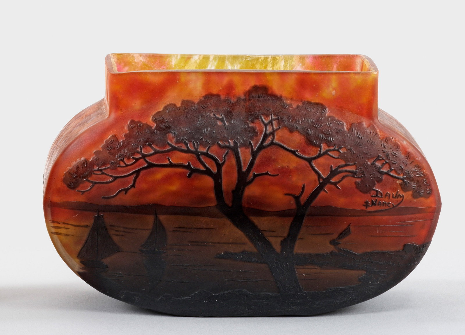 Jugendstil-Ziervase mit "Paysage Méditerranée"-Dekor von (1 of 1)