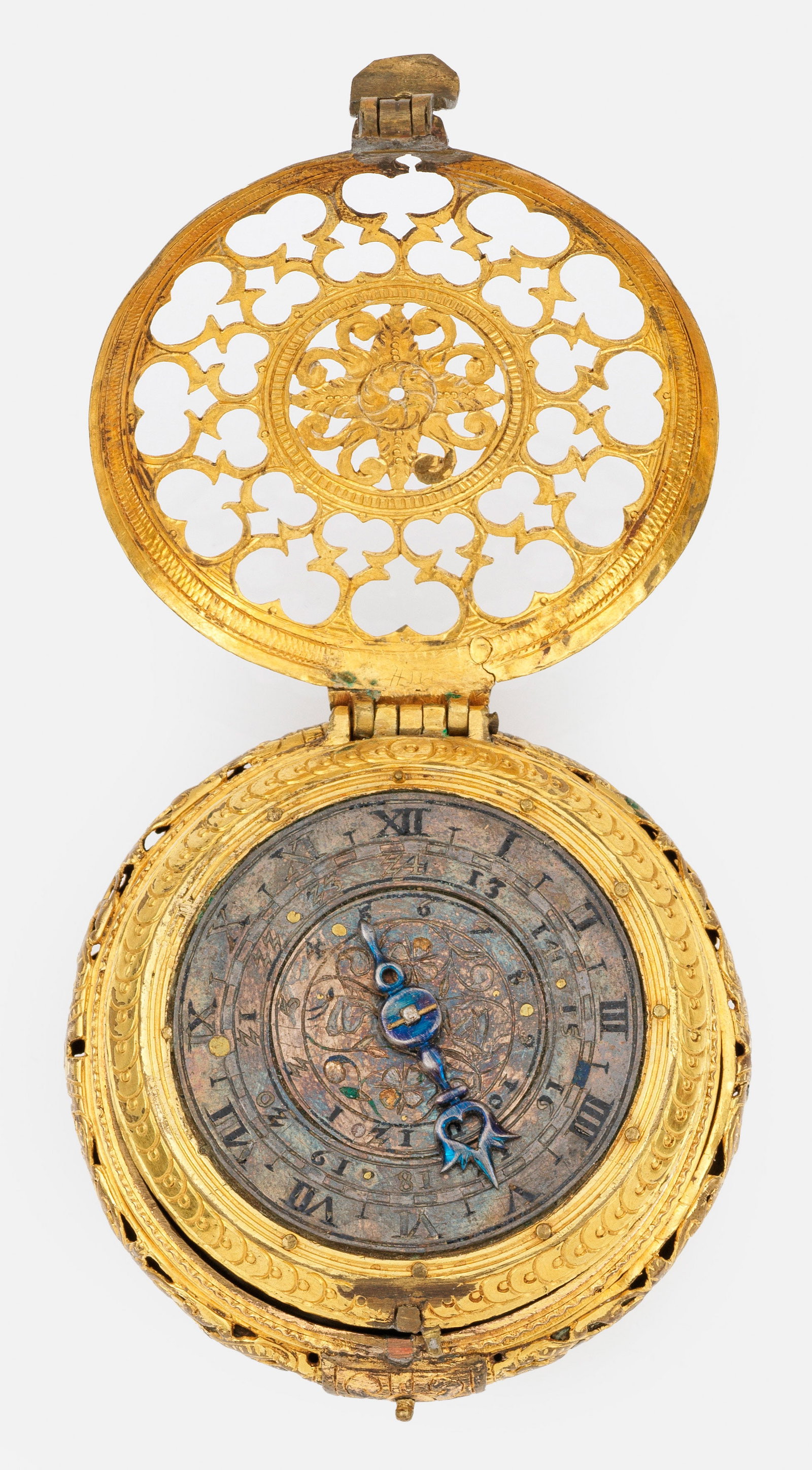 Frühe Barock-Spindeltaschenuhr: Bronze, vergoldet. Rundes, leicht bombiertes Uhrengehäuse, schauseitig mit zentraler Blattrosette, umrahmt von feinem, reliefiertem Wellenbandfries, in ornamentiertes Gitterwerk übergehend. Rücksei