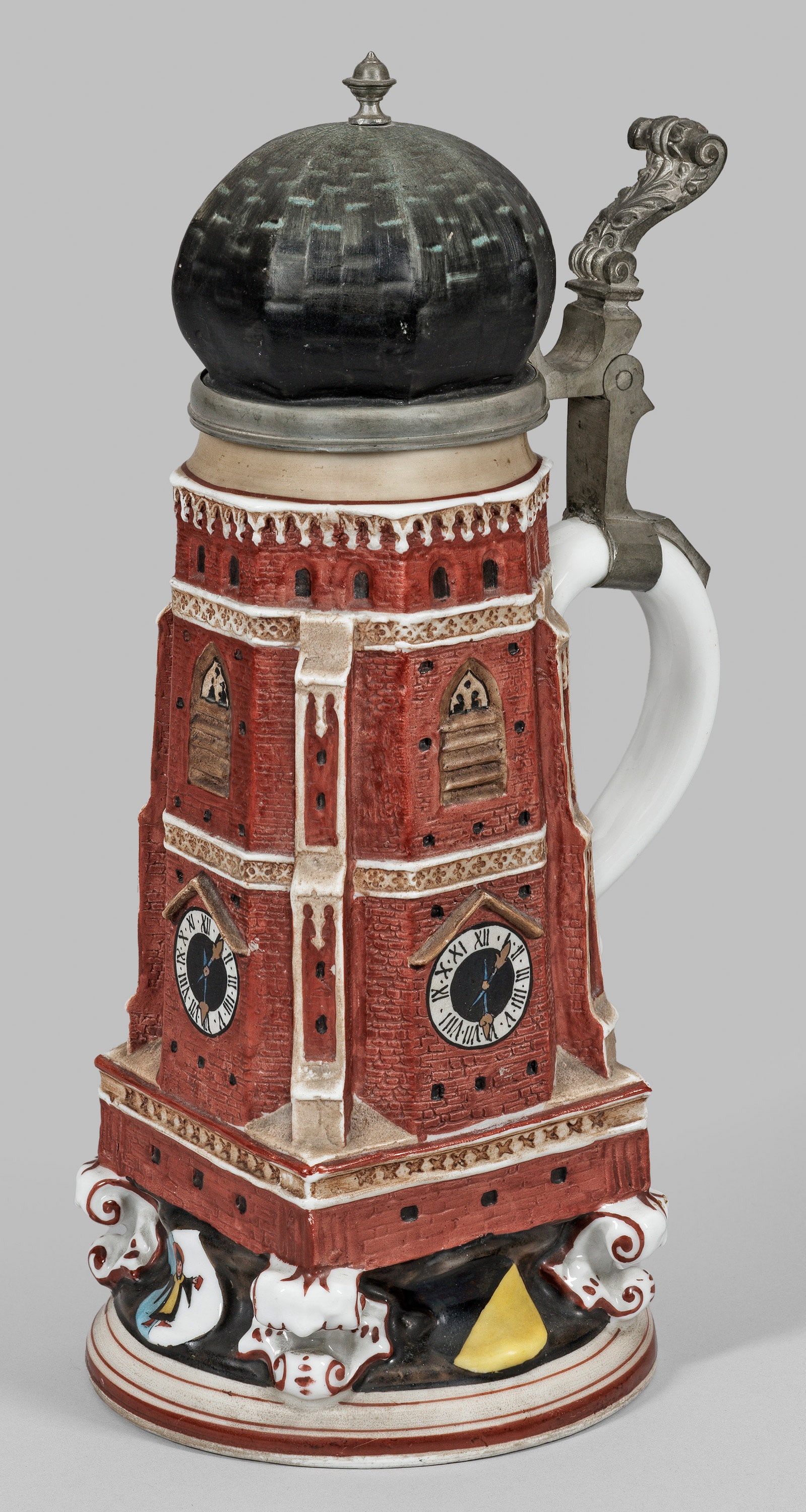 Figurenkrug mit der Frauenkirche in München (1 of 1)