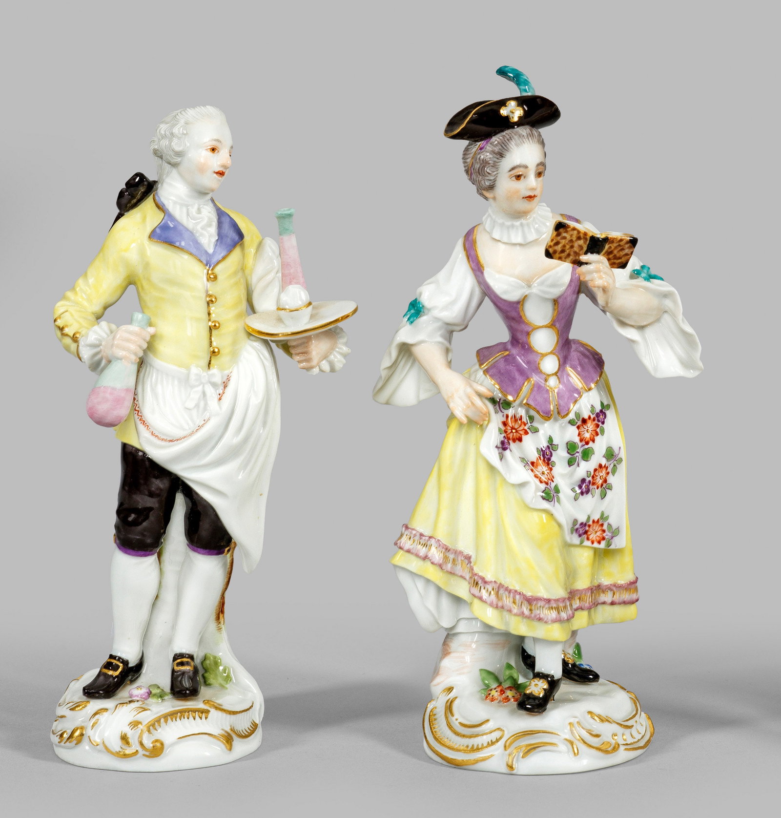 Zwei Figuren "Limonadenverkäufer" und "Sängerin" (1 of 1)