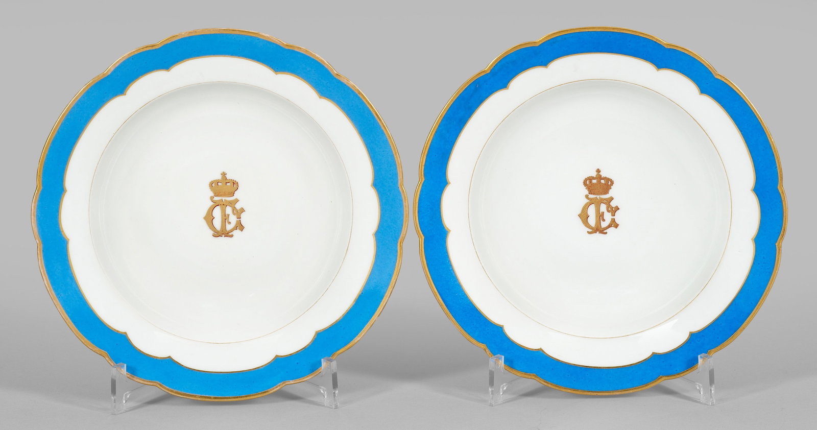 Paar Suppenteller mit Monogramm von (1 of 1)