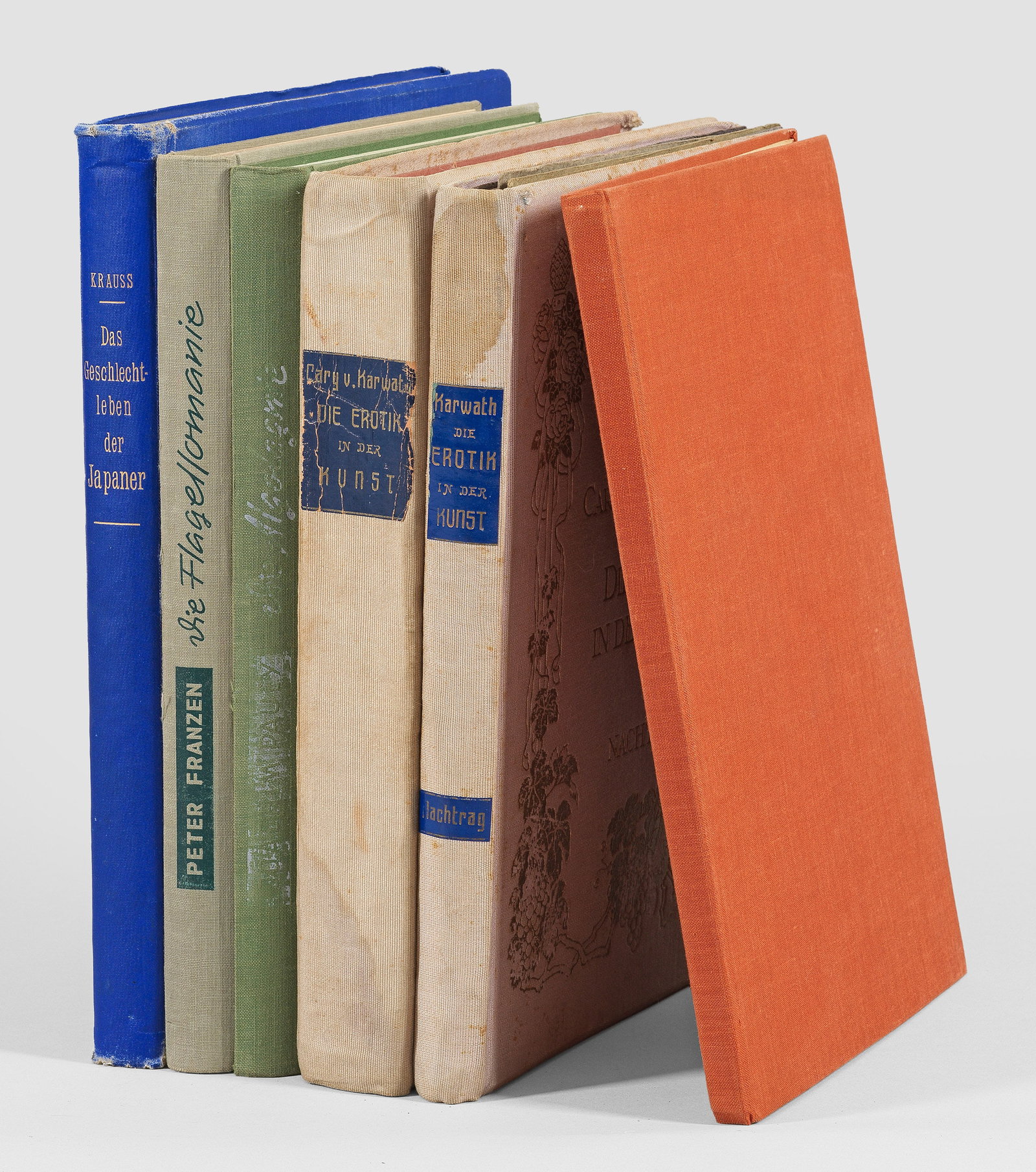Sammlung erotischer Bücher: 6 Bände. Bestehend aus Dr. Friedrich Kraus: "Das Geschlechtsleben der Japaner", Leipzig 1907; Cary von Karwath: "Die Erotik in der Kunst", Wien u. Leipzig 1908; "Illustrativer Nachtrag zu Cary von Ka