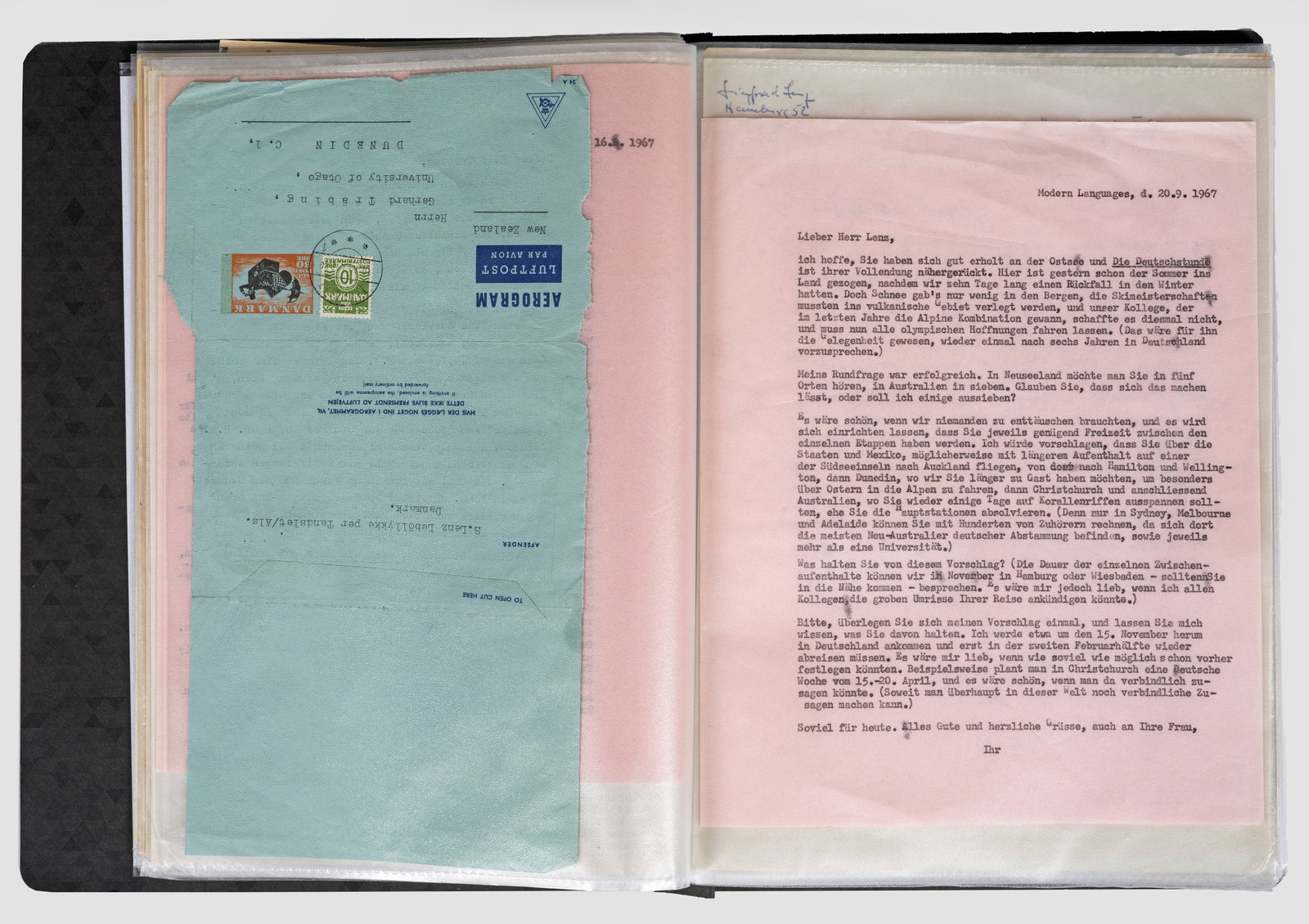 Umfangreiche Briefsammlung von Siegfried Lenz: Machinengeschriebene und eigenhändige Briefe und Postkarten, signiert, Hamburg bzw. Leböllykke (Alsen), 15.11.1965 bis 29.07.1979, 4°- bzw. 8°-Format. Die Sammlung beinhaltet 20 maschinengeschrieb
