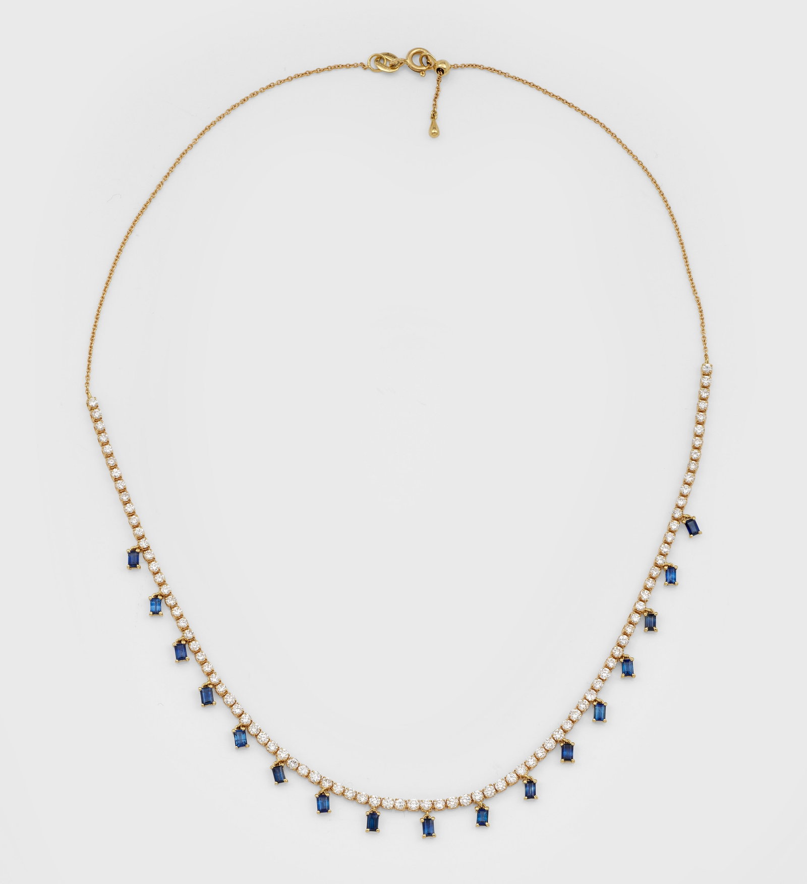 Hochfeines Saphir-Brillant-Collier: Gelbgold, gest. 750. Schauseitig linear besetzt mit Brillanten von zus. ca. 2,45 ct. (E-H/vsi-si) und royalblauen Saphiren von zus. 1,70 ct.; Gew. ca. 6,48 g. Necklace set with diamonds approx. 2,45 c