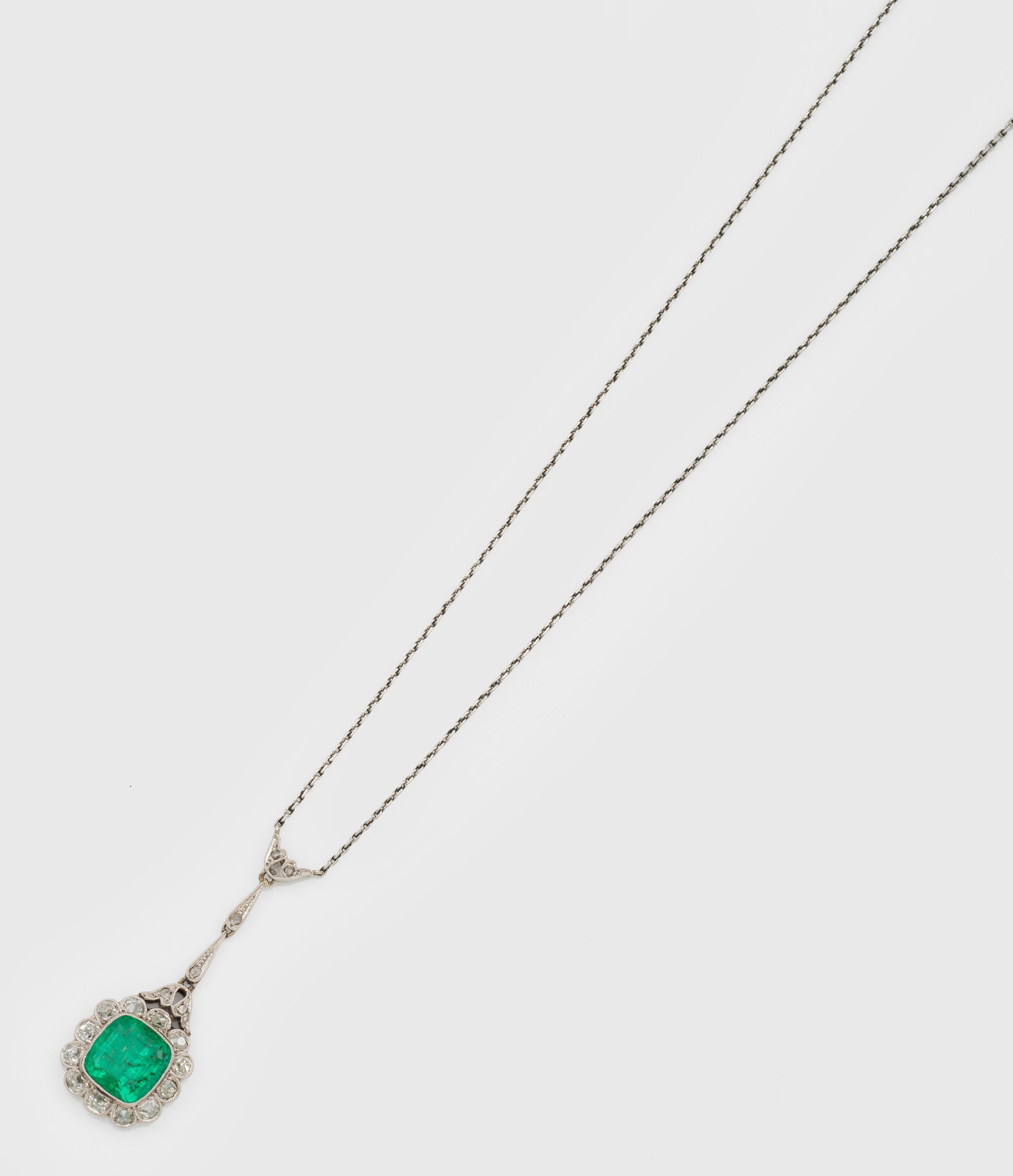 Jugendstil-Lavaliere mit kolumbianischem Smaragd (1 of 1)
