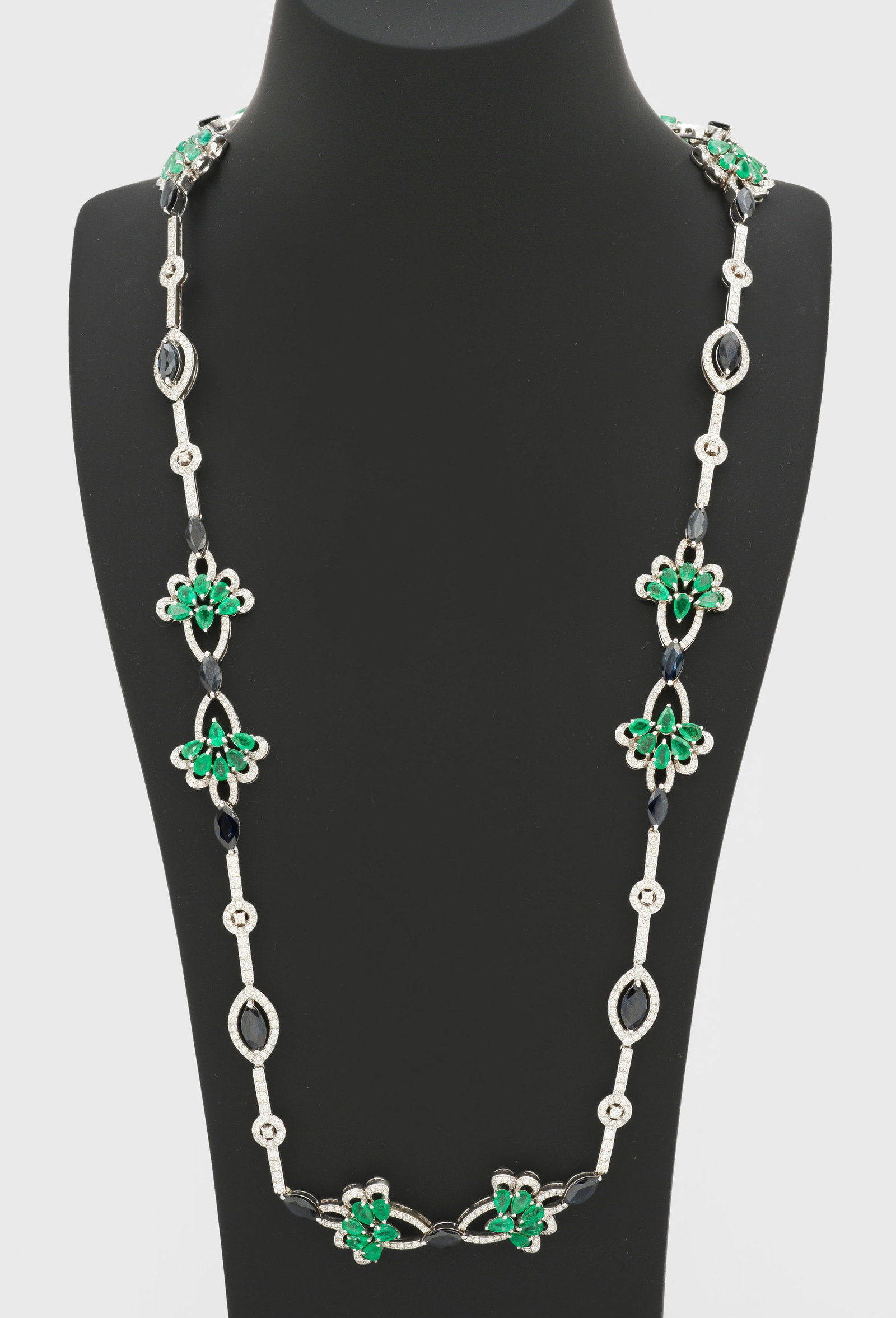 Extravagantes Saphir-Smaragdcollier (1 of 2)