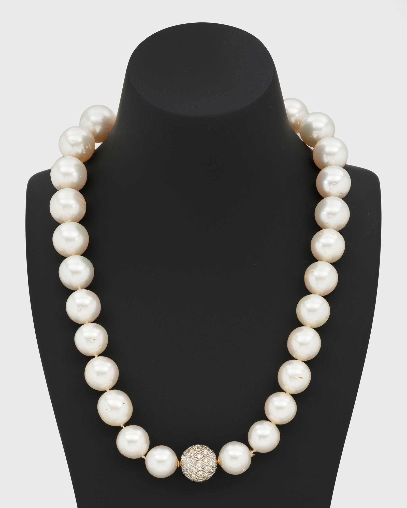 Klassisches Südseeperl-Collier (1 of 1)