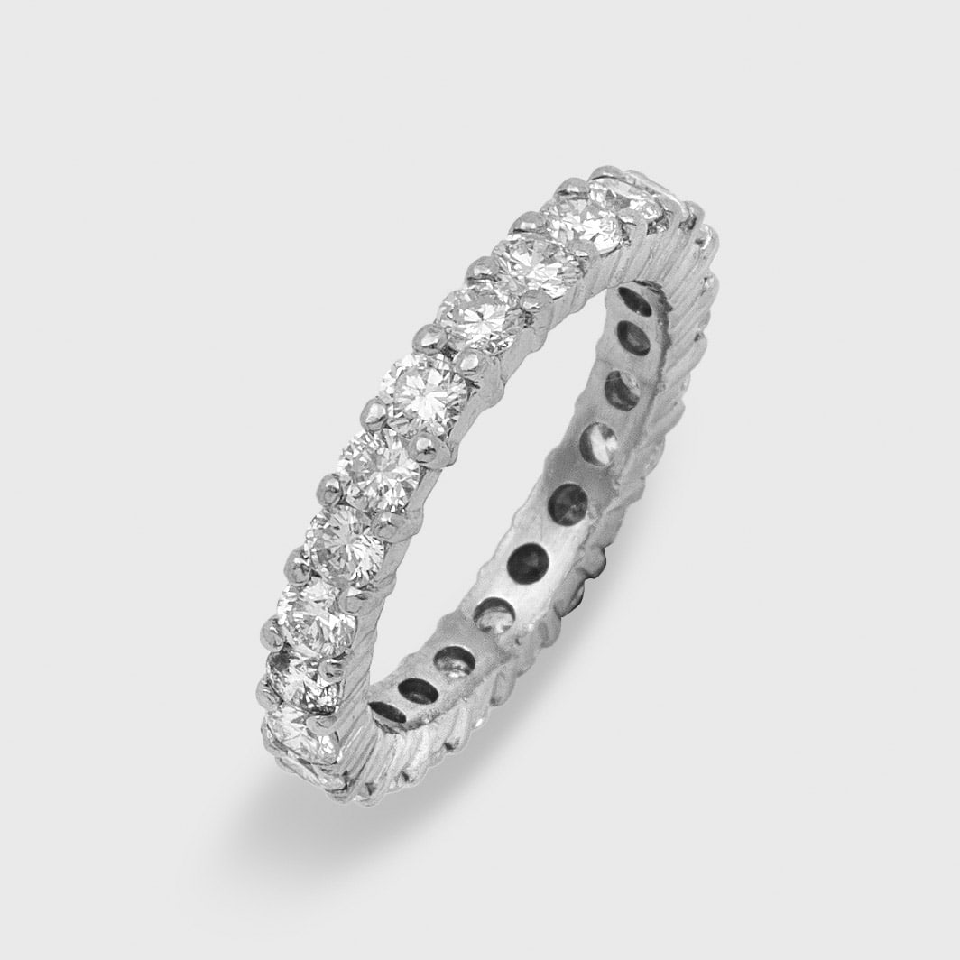 Memory-Diamantring: Platin. Umlaufend besetzt mit Brillanten von zus. ca. 3,00 ct. (G/vvs-vs). Gew. ca. 5,98 g. Ring set with diamonds approx. 3,00 ct. (G/vvs-vs), in platinum.