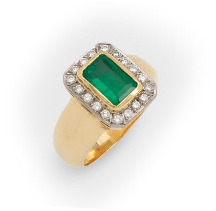 Klassischer Smaragd-Brillantring: Gelbgold, gest. 750. Zentral besetzt mit einem leuchtendgrünen Smaragd von ca. 1,50 ct. im Tafelschliff, entouriert von Brillanten von zus. 0,40 ct.; Gew. ca. 7,60 g. Ring set with an emerald