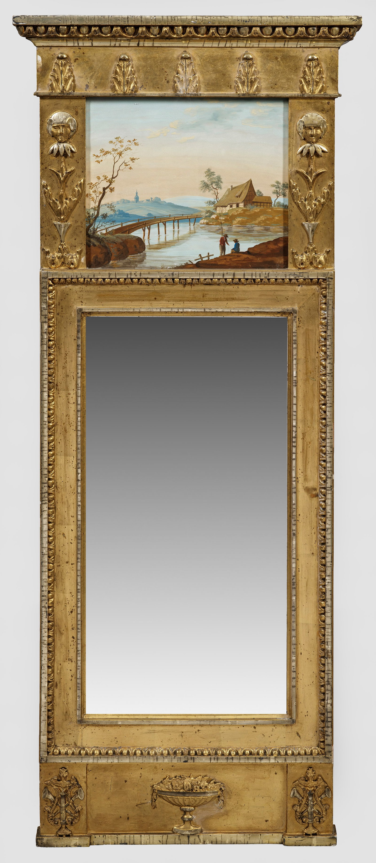 Spätklassizistischer Pfeilerspiegel: zugeschrieben an Georg Ludwig Friedrich Laves Nadelholz, stuckiert, gefasst und vergoldet sowie teilw. versilbert. Aquarell und Gouache auf Papier. Gerade, hochrechteckige, umlaufend profilierte Spieg