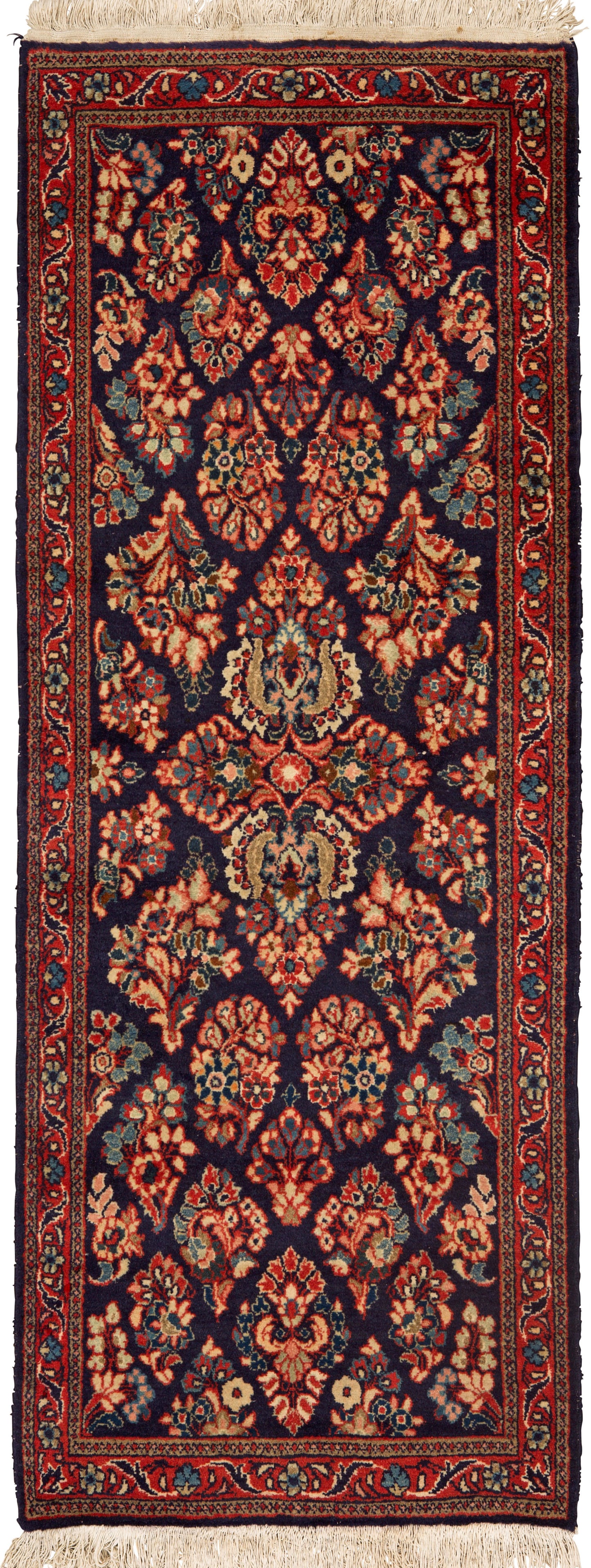 Sarough-Läufer: Persien. Wolle auf Baumwolle. Im dunklen Innenfeld flächendeckende Musterung aus großen Blütendolden im Rapport. Umlaufend schmale, rotgrundige Bordüre. 203 cm x 76 cm. A Persian Sarough rug.