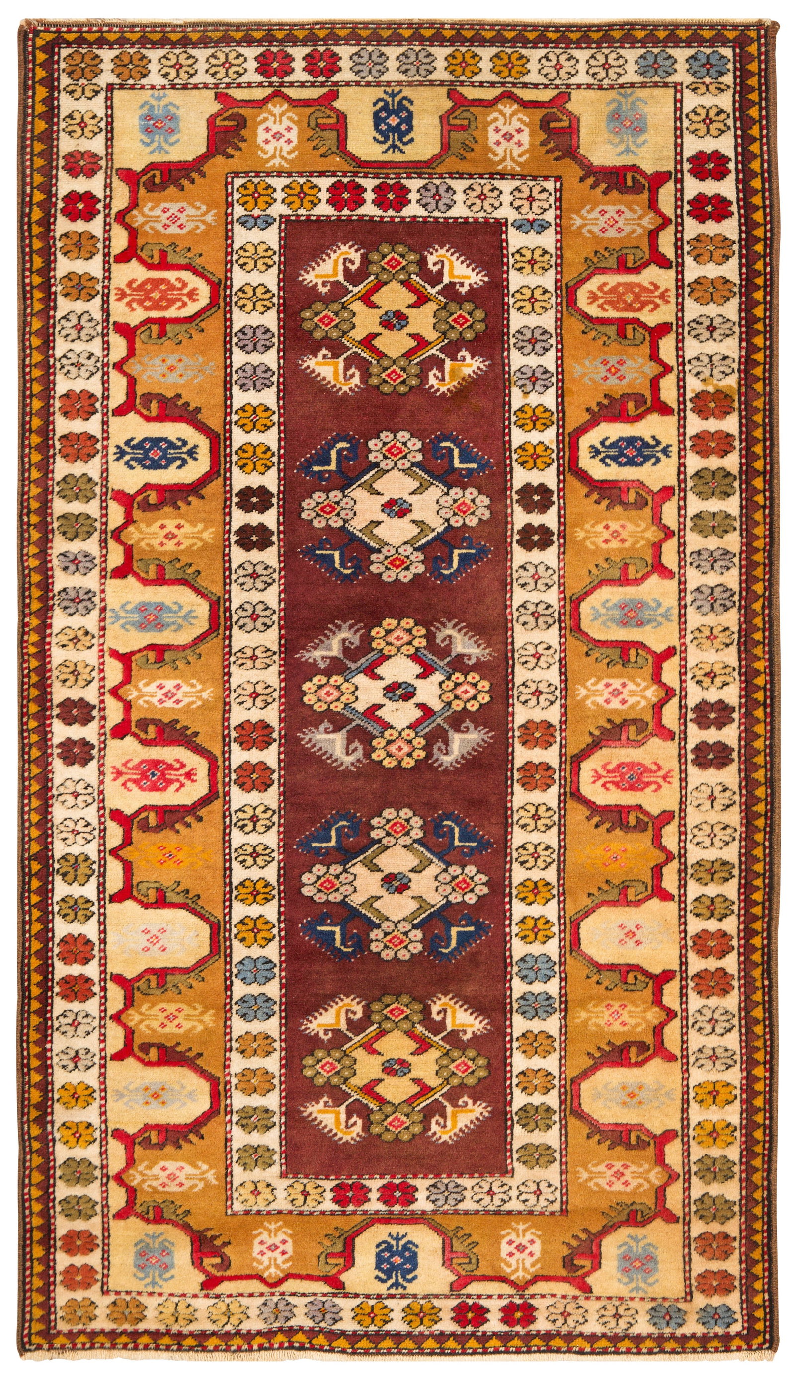 Alte Kars Kasak-Brücke: Türkei. Mitte 20. Jh.; Wolle auf Wolle. Im auberginefarbenen Innenfeld gereihte Rautenmotive. Umlaufend breite Bordüre mit Wellenband in unterschiedlichen Gelbtönen. 200 cm x 110 cm. An Turkey Kars