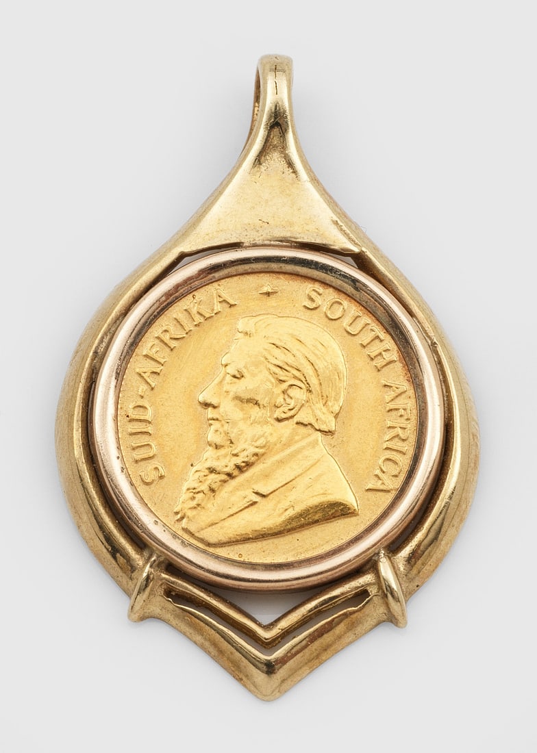 Anhänger mit South Africa Krügerrand-Münze-1997: Gelbgold, 9 ct.; Dukate 916,66/1/100Z, 1/120 oz.; Relief-Darstellung von Paul Kruger, von 1882 bis 1902 Präsident der Südafrikanischen Republik und Südafrikanischen Springbock. DN 16,5 mm. Ges.-Gew