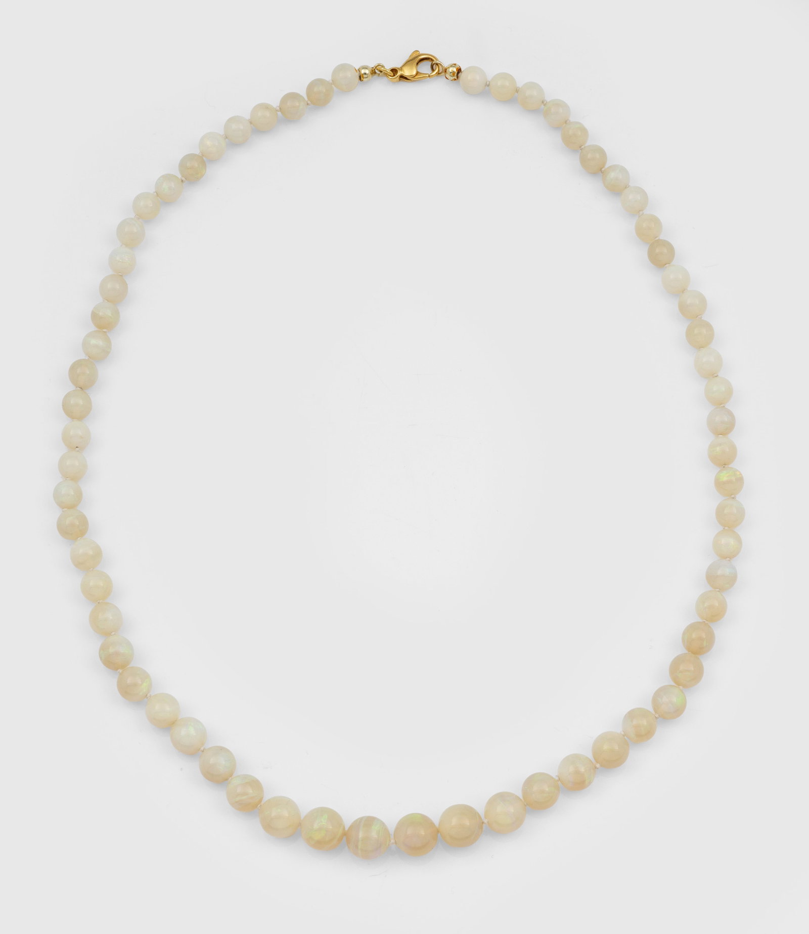 Opal-Perl-Sautoire: Gelbgold, gest. 585. Einreihige, leicht verlaufende Kette aus Opal-Perlen von 6,5 mm - 10 mm in grün-violettem Farbspiel von zus. ca. 152,80 ct.; Gew. ca. 21,90 g. Necklace set with opal pearls appro