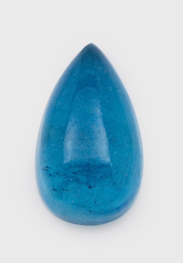 Aquamarin: Ungefasst. Aquamarin-Cabochontropfen von ca. 48,15 ct.; Gew. ca. 6,24 g. Aquamarine cabochon of approx. 48,15 ct.