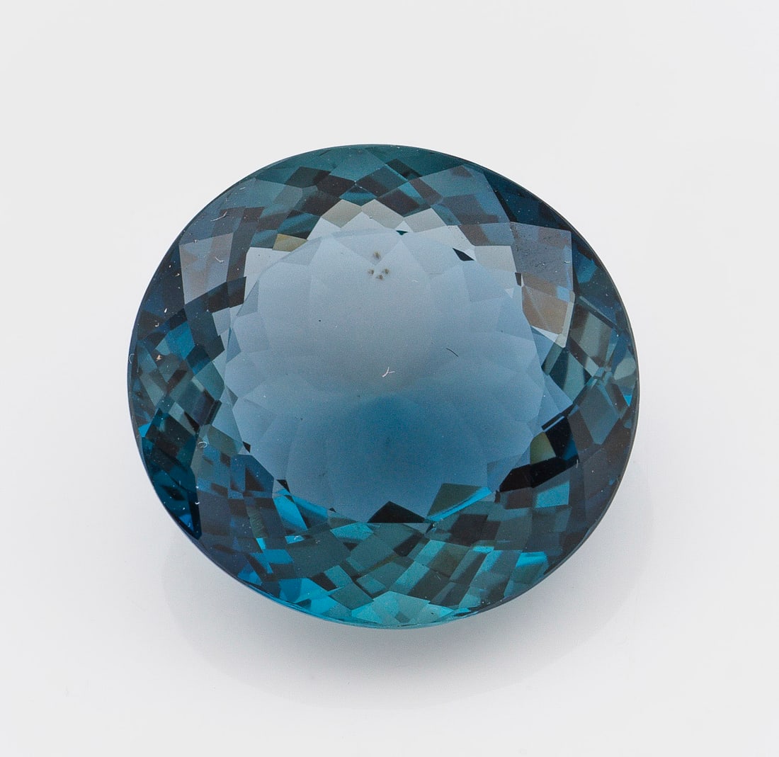 Topas: Ungefasst. London Blue-Topas von ca. 40,90 ct. Gew. ca. 6,82 g. London Blue-Topaz of approx. 40,90 ct.