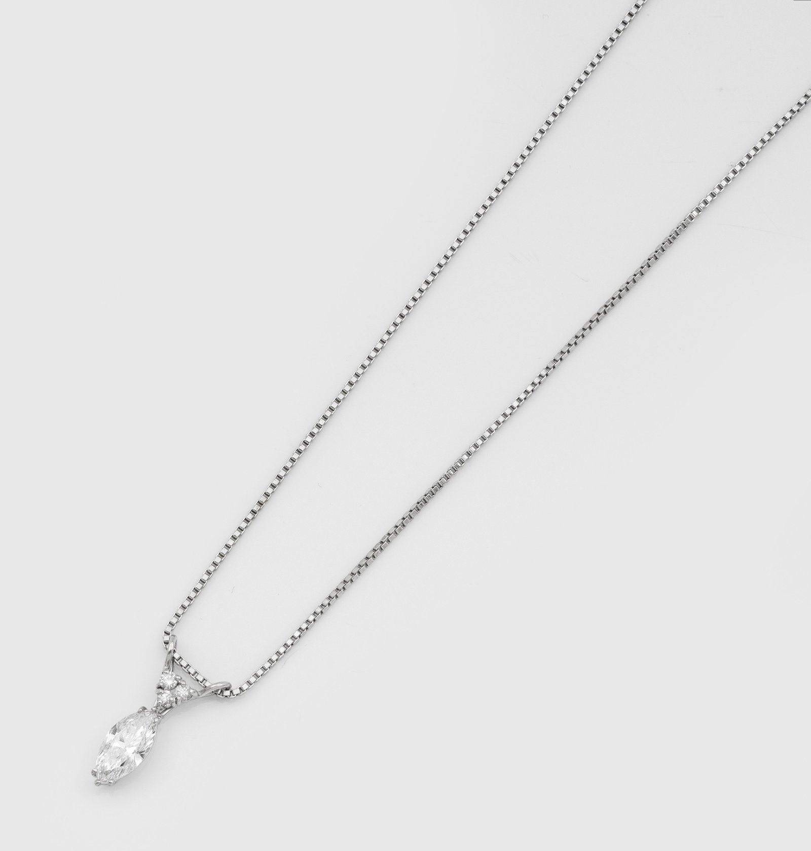 Diamant-Navette als Anhänger (1 of 1)
