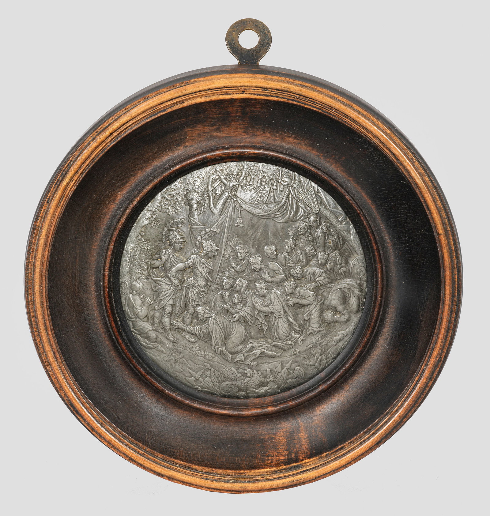 Jean Gaulette: (1668 Dieppe - Anfang 18. Jh.) nach Alexander der Große empfängt die Familie des Darius Zinn, gegossen, ziseliert. Sign. "J. Gaulette". Fein ausgearbeitete, figurenreiche Reliefdarstellung in Form e