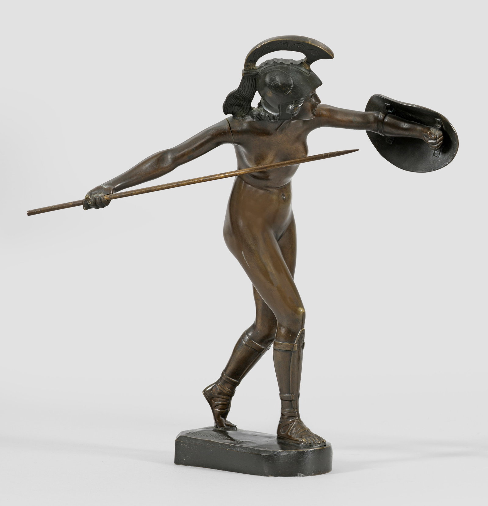 Otto Schmidt-Hofer: (1873 Berlin - 1925 ebenda) Amazone als römische Speerkämpferin Bronze, dunkelgrün patiniert. Sign.; Der Absolvent der Berliner Kunstakademie und erfolgreiche Schöpfer von Kleinstatuetten im Wilhe